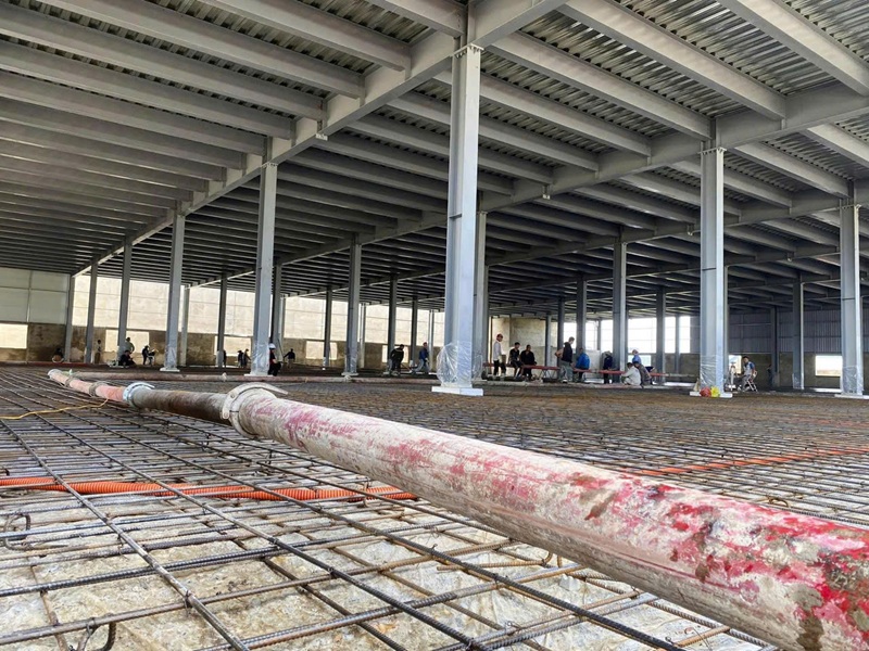 Nâng Cấp Cải Tạo Xưởng Dầu Giây Đồng Nai – Giải Pháp Toàn Diện Cho Doanh Nghiệp Nâng Cấp Cải Tạo Xưởng Dầu Giây Đồng Nai Với Giai Đoạn Bơm Bê Tông Tươi Cho Nền Nhà Xưởng Nhằm Đảm Bảo Kết Cấu Vững Chắc, Tải Trọng Cao Và Tuổi Thọ Công Trình